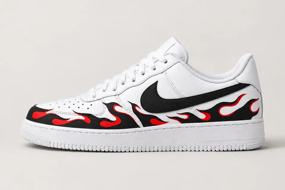 Air Force One Flamme coloris noir et rouge, vue de profil